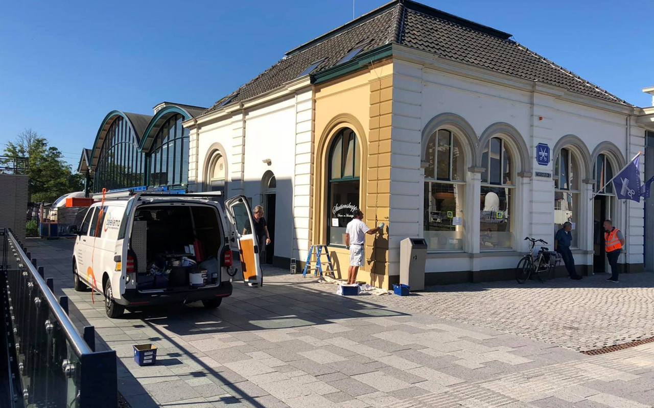 NS-station Leeuwarden krijgt oude kleuren terug - Leeuwarder Courant